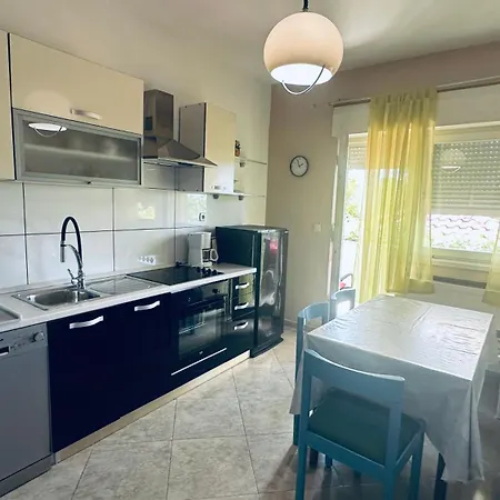 Apartment Anica *