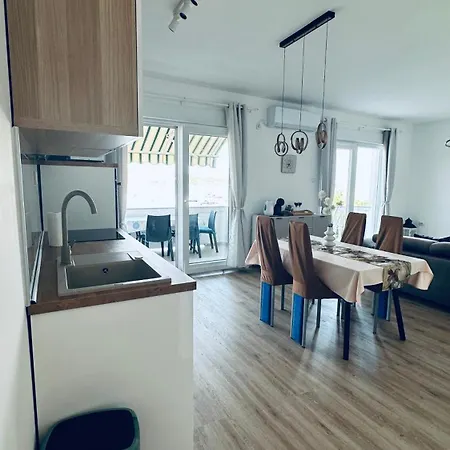Anica Apartment *