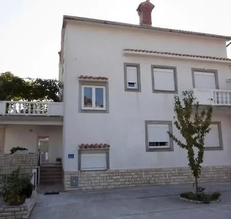Apartment Anica *